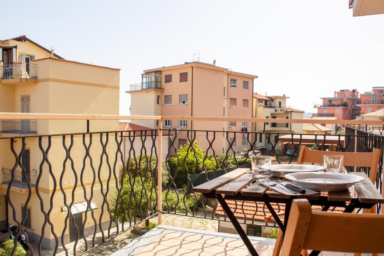 [POSTO AUTO GRATUITO] Relax a 30 metri dal mare Apartment Riva Ligure Bagian luar foto